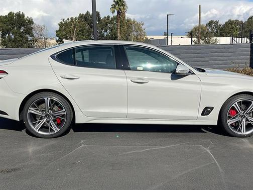 2025 Genesis G70 2.5T RWD