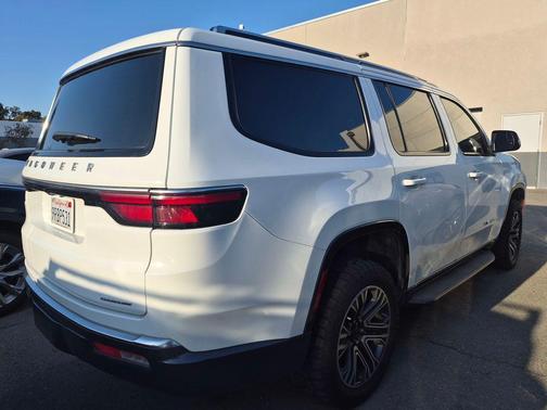 Bright White Clearcoat 2022 Jeep Wagoneer Series III 4x4