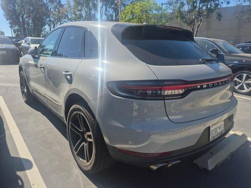 Carrara White Metallic 2021 Porsche Macan Macan