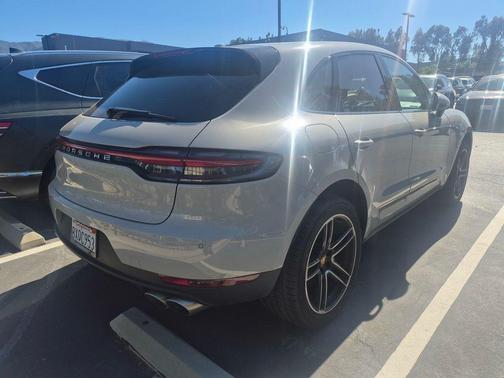 Carrara White Metallic 2021 Porsche Macan Macan