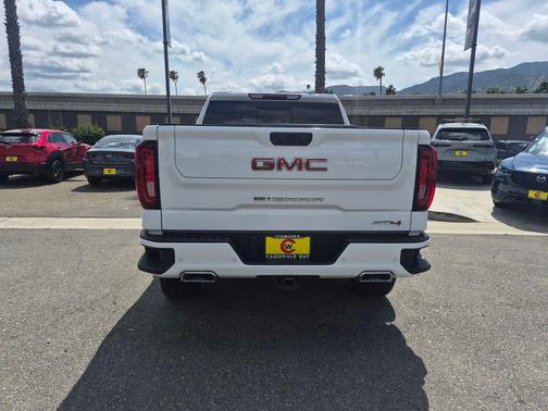 Summit White 2023 GMC Sierra 1500 AT4