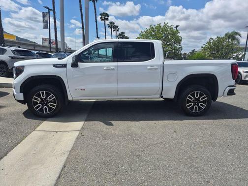 Summit White 2023 GMC Sierra 1500 AT4