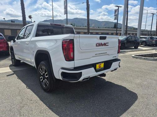 Summit White 2023 GMC Sierra 1500 AT4