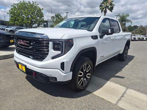 Summit White 2023 GMC Sierra 1500 AT4