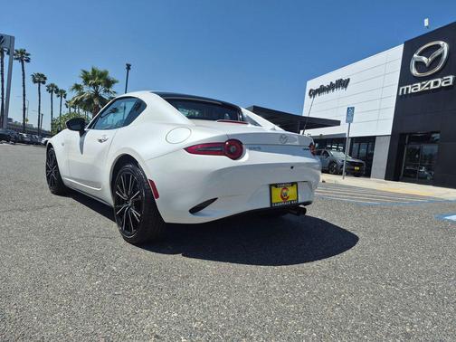 Snowflake White Pearl Mica 2025 Mazda MX-5 Miata RF Grand Touring