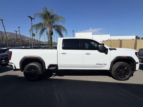 Summit White 2025 GMC Sierra 2500 AT4