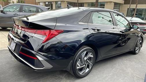 2025 Hyundai ELANTRA SEL