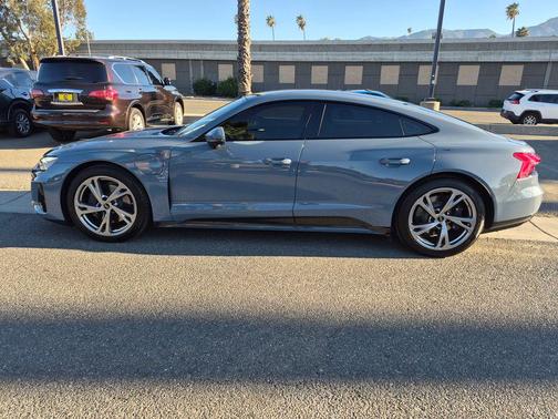 2024 Audi e-tron GT Premium Plus quattro