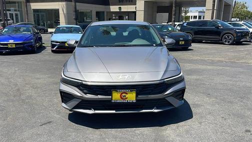 2025 Hyundai ELANTRA SE