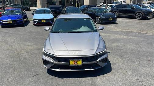 2025 Hyundai ELANTRA SE