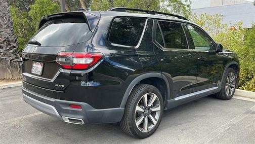 2023 Honda Pilot AWD Elite
