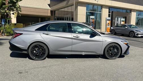 Fluid Metal 2026 Hyundai ELANTRA SE