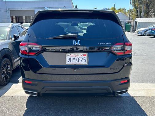 Crystal Black Pearl 2023 Honda Pilot 2WD Sport