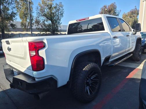 Summit White 2022 Chevrolet Silverado 2500 Custom