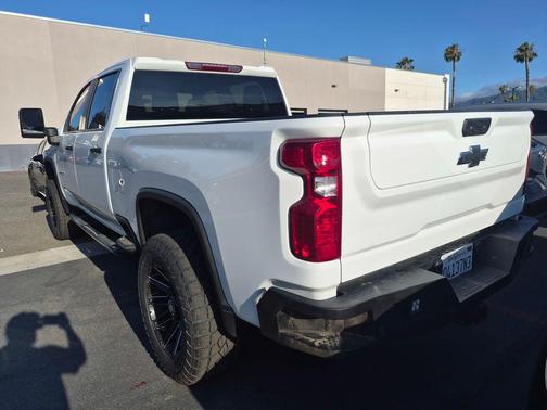 Summit White 2022 Chevrolet Silverado 2500 Custom