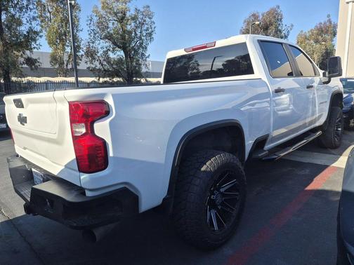 Summit White 2022 Chevrolet Silverado 2500 Custom
