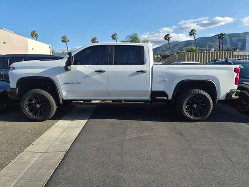 Summit White 2022 Chevrolet Silverado 2500 Custom