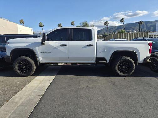 Summit White 2022 Chevrolet Silverado 2500 Custom