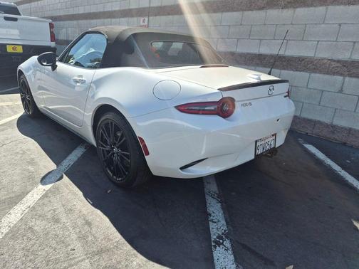 Snowflake White Pearl Mica 2025 Mazda MX-5 Miata Club