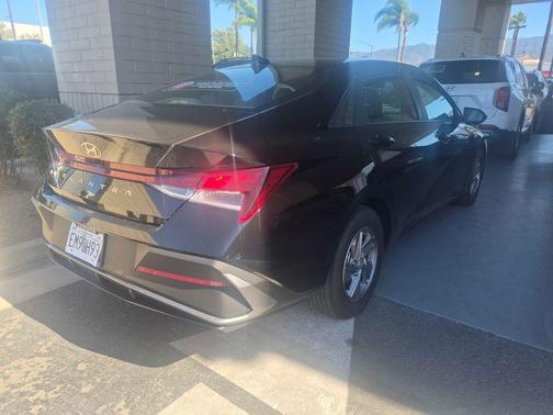 Abyss Black 2026 Hyundai ELANTRA SE