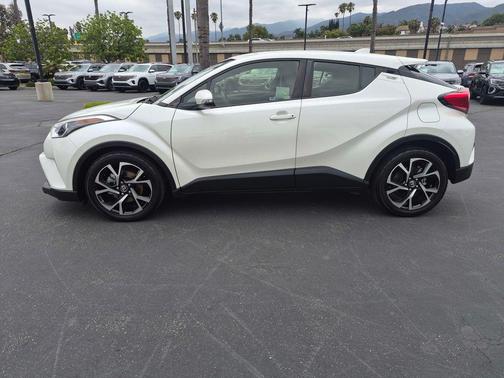 Blizzard Pearl 2019 Toyota C-HR XLE