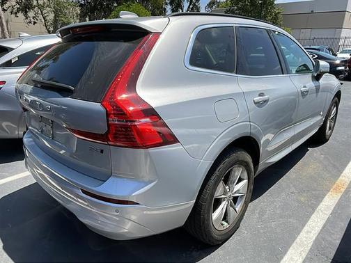 2022 Volvo XC60 Momentum