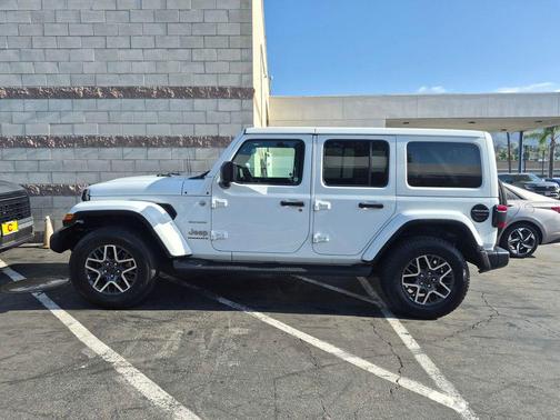 Bright White Clearcoat 2024 Jeep Wrangler 4-Door Sahara 4x4