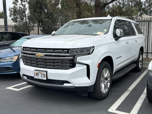 Summit White 2022 Chevrolet Suburban Premier