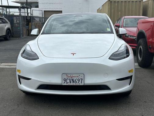 Pearl White Multi-Coat 2022 Tesla Model Y Long Range Dual Motor All-Wheel Drive