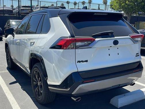 2022 Toyota RAV4 Hybrid SE