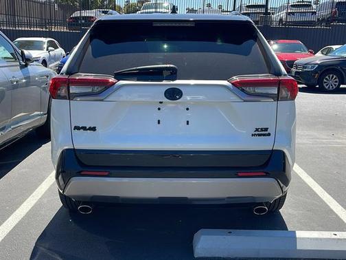 2022 Toyota RAV4 Hybrid SE