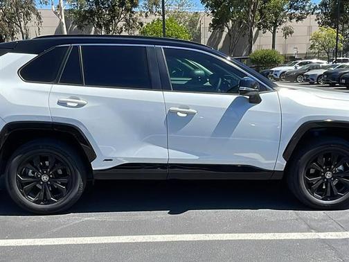 2022 Toyota RAV4 Hybrid SE