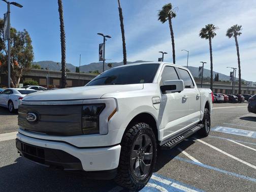 STAR WHITE METALLIC TRICOAT 2022 Ford F-150 Lightning LARIAT