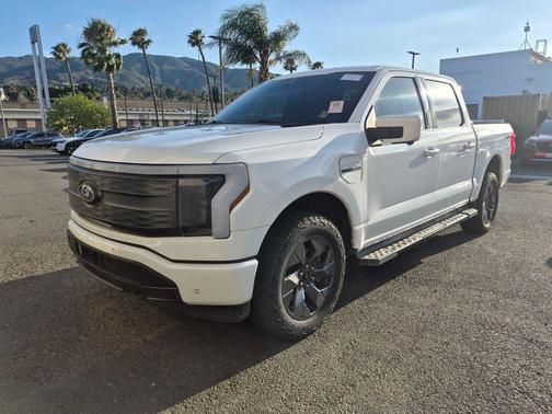 STAR WHITE METALLIC TRICOAT 2022 Ford F-150 Lightning LARIAT
