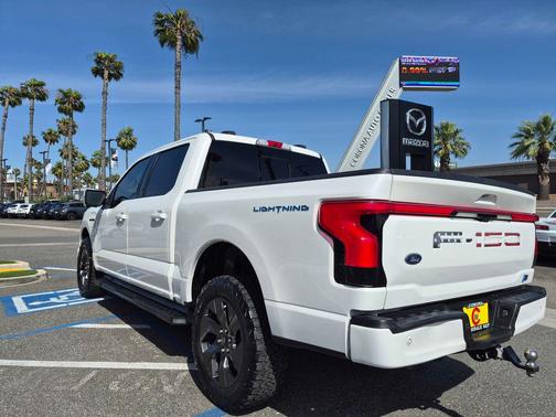 STAR WHITE METALLIC TRICOAT 2022 Ford F-150 Lightning LARIAT