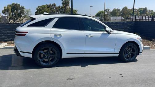 Uyuni White 2026 Genesis GV70 3.5T Sport Prestige