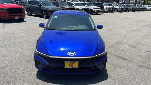 2025 Hyundai ELANTRA SE
