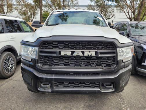 Bright White Clearcoat 2022 RAM 2500 Tradesman Crew Cab 4x4 6'4' Box