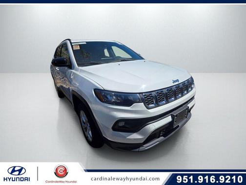 Bright White Clearcoat 2024 Jeep Compass Latitude