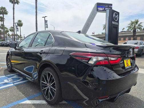 Midnight Black Metallic 2024 Toyota Camry SE