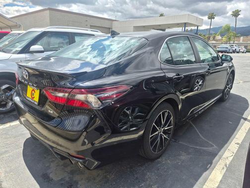 Midnight Black Metallic 2024 Toyota Camry SE