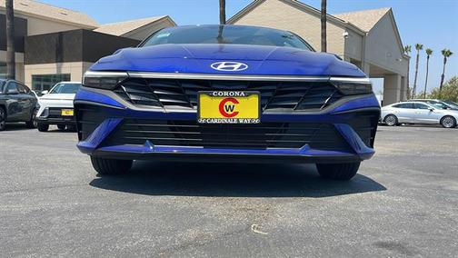 2025 Hyundai ELANTRA SE