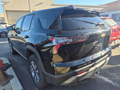 Mosaic Black Metallic 2025 Chevrolet Equinox 1LT