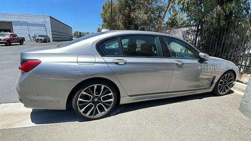2021 BMW 740 740i
