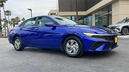 2025 Hyundai ELANTRA SE