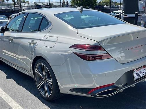 2025 Genesis G70 2.5T RWD