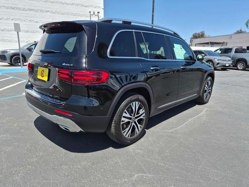 Night Black 2025 Mercedes-Benz GLB 250 4MATIC
