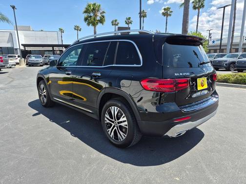 Night Black 2025 Mercedes-Benz GLB 250 4MATIC