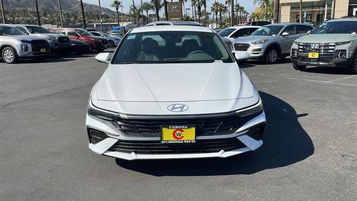 2025 Hyundai ELANTRA SE