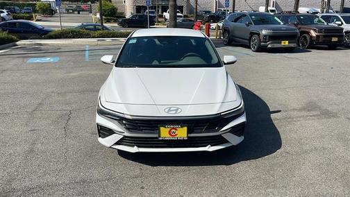 2025 Hyundai ELANTRA SE